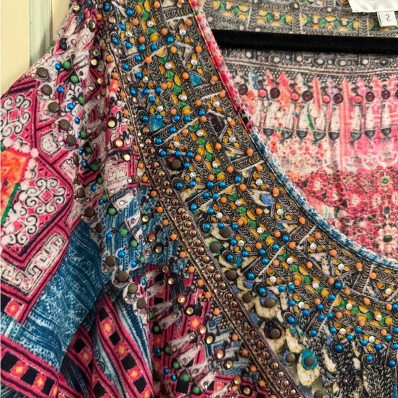 Camila: Colorful Women's Top with beading - Picture 4 of 8